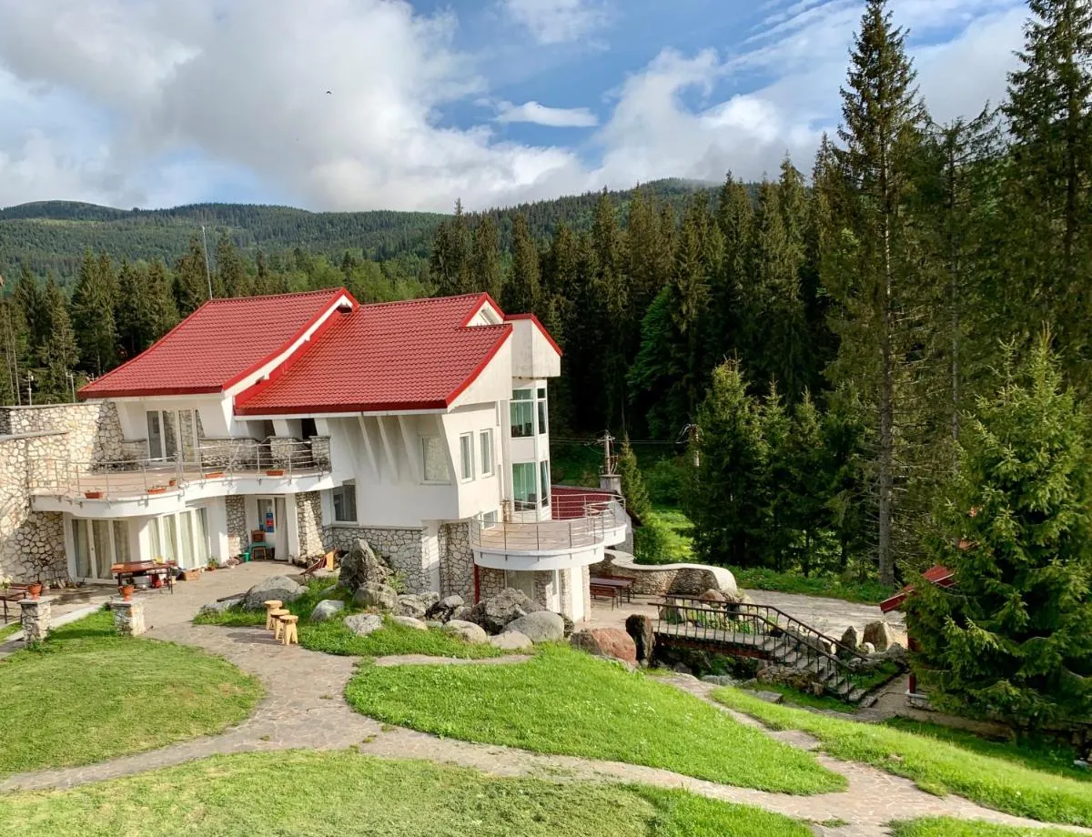Image 2 of Vila Liliacul