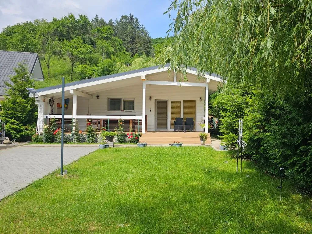 Image 1 of WHITE HOUSE, Vidraru