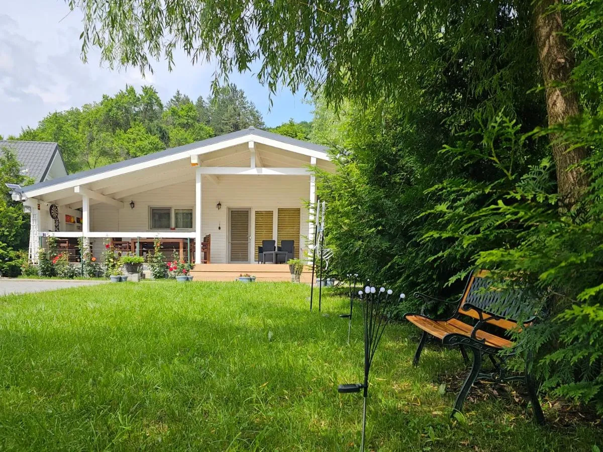 Image 2 of WHITE HOUSE, Vidraru