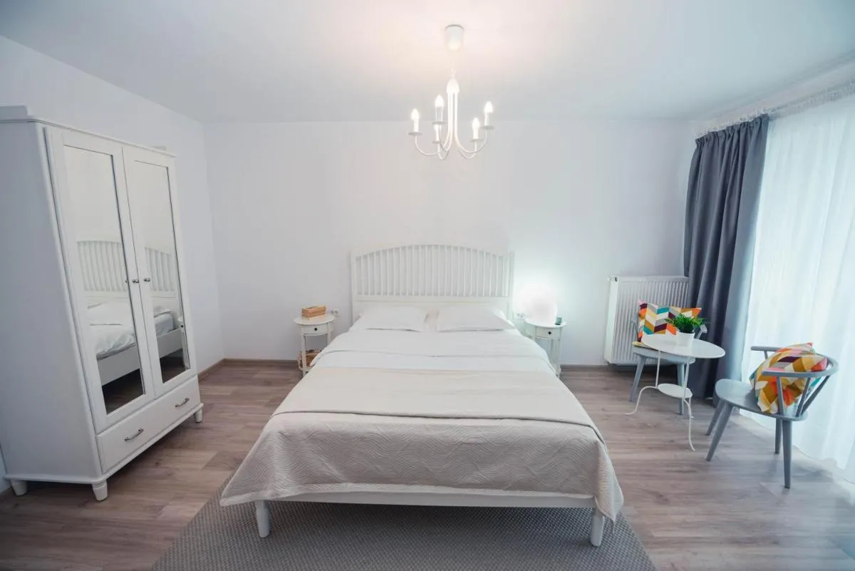 Image 2 of White Mood Apartment Brasov