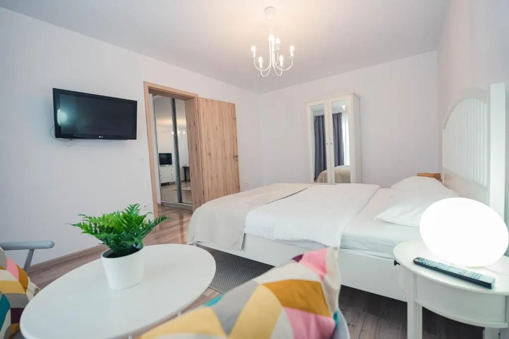 Image 1 of White Mood Apartment Brasov