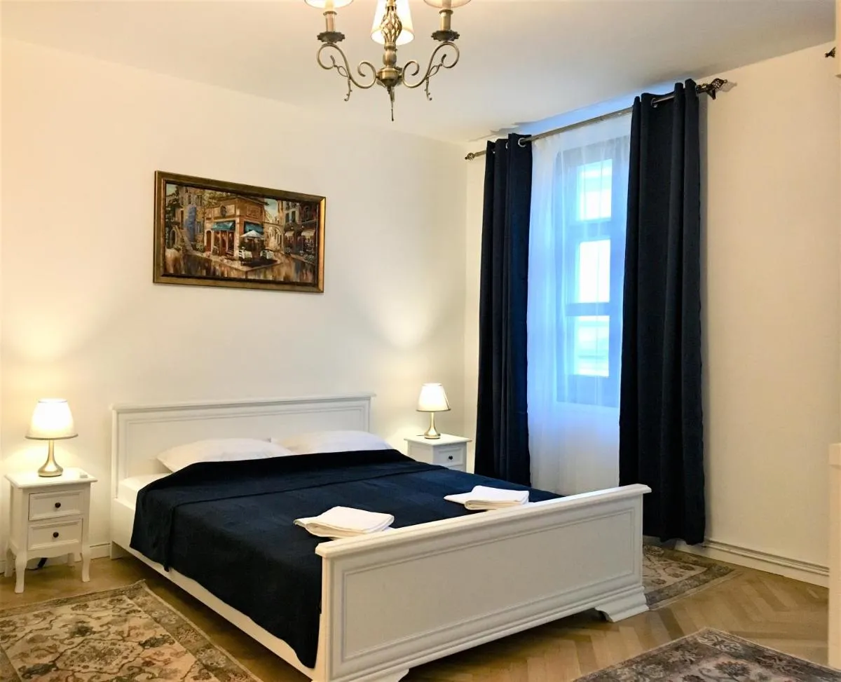 Image 3 of White Wolf Apartment