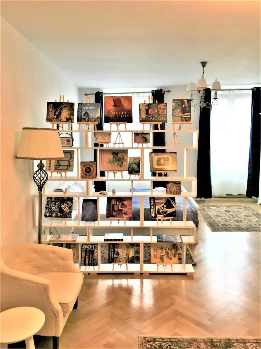 Image 5 of White Wolf Apartment