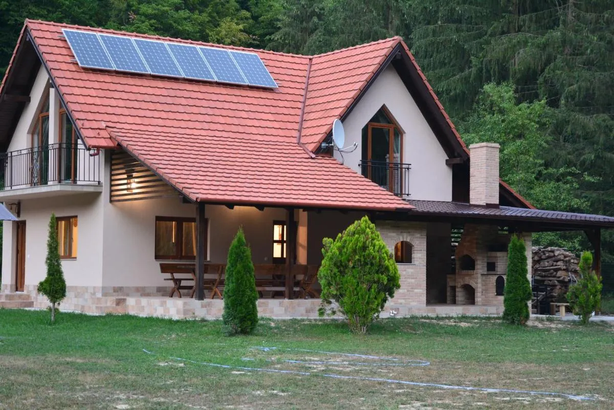 Image 2 of cabana din padure