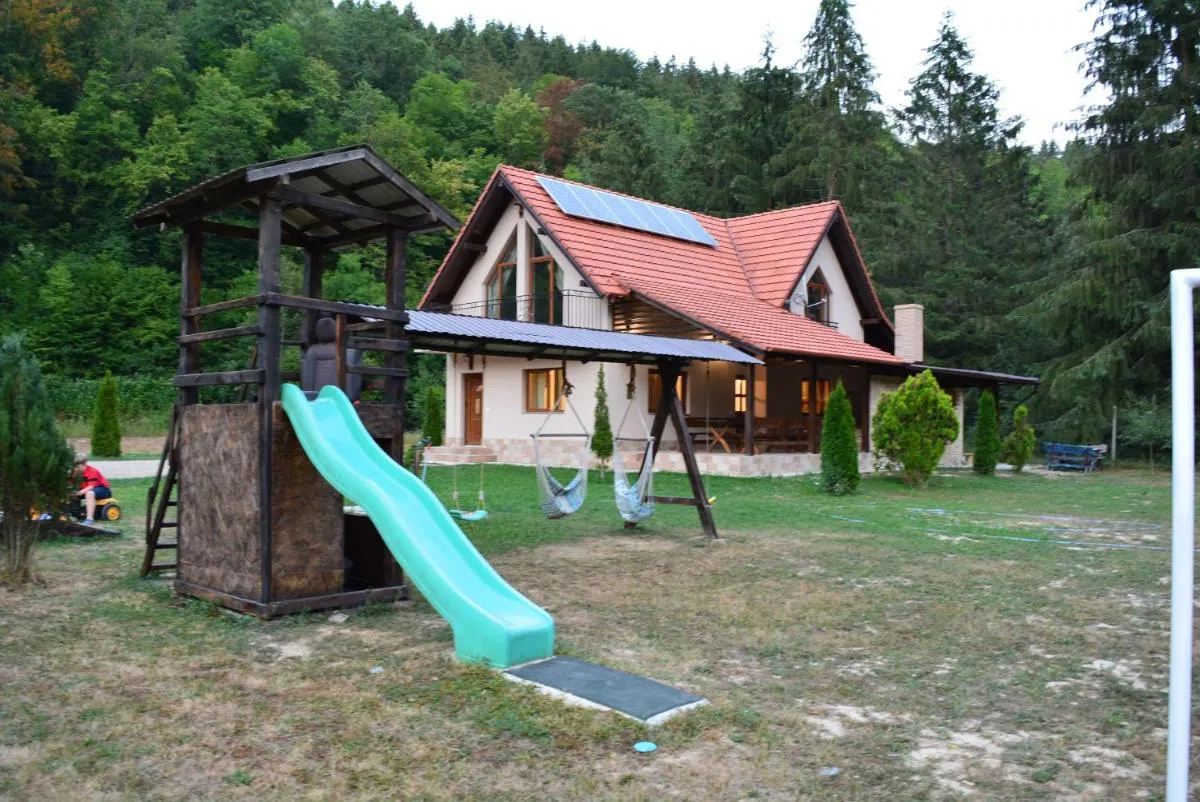 Image 3 of cabana din padure