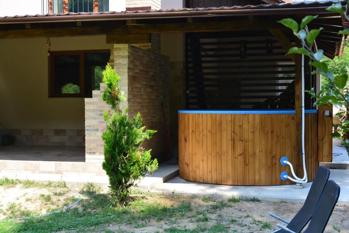 Image 5 of cabana din padure