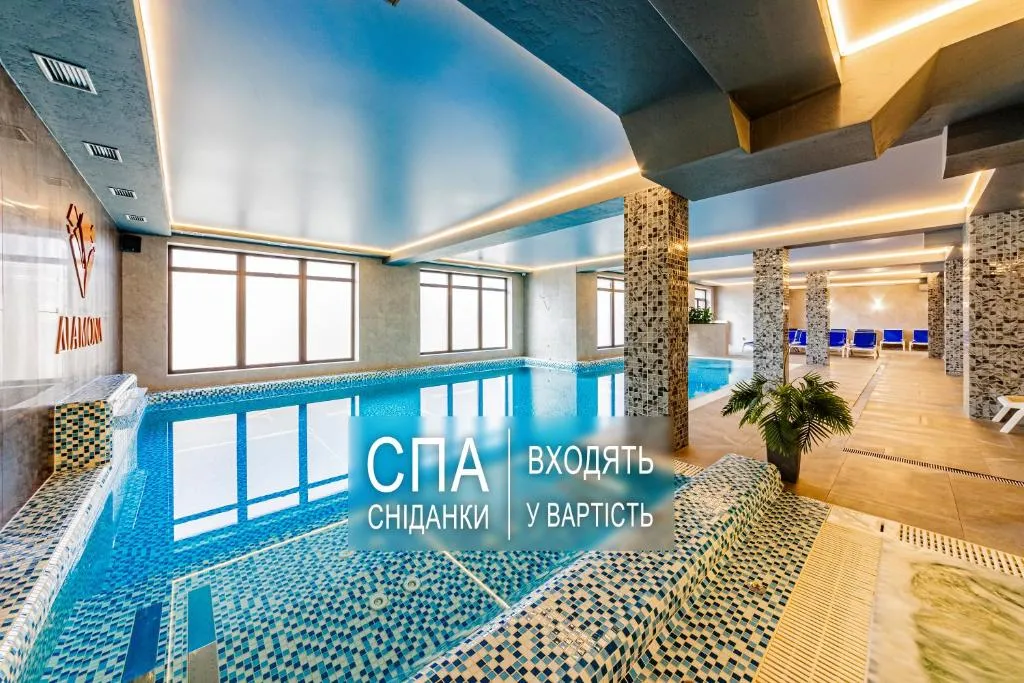 Image 1 of Diamond Resort Black