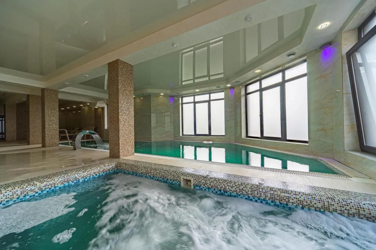 Image 4 of Diamond Resort White
