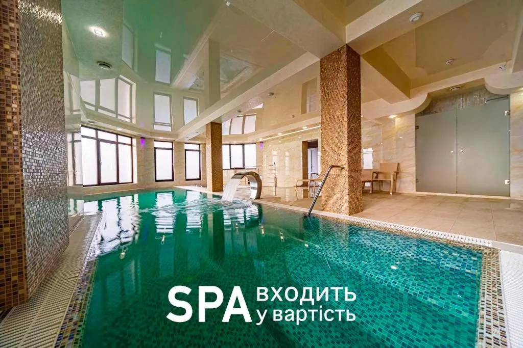 Image 1 of Diamond Resort White