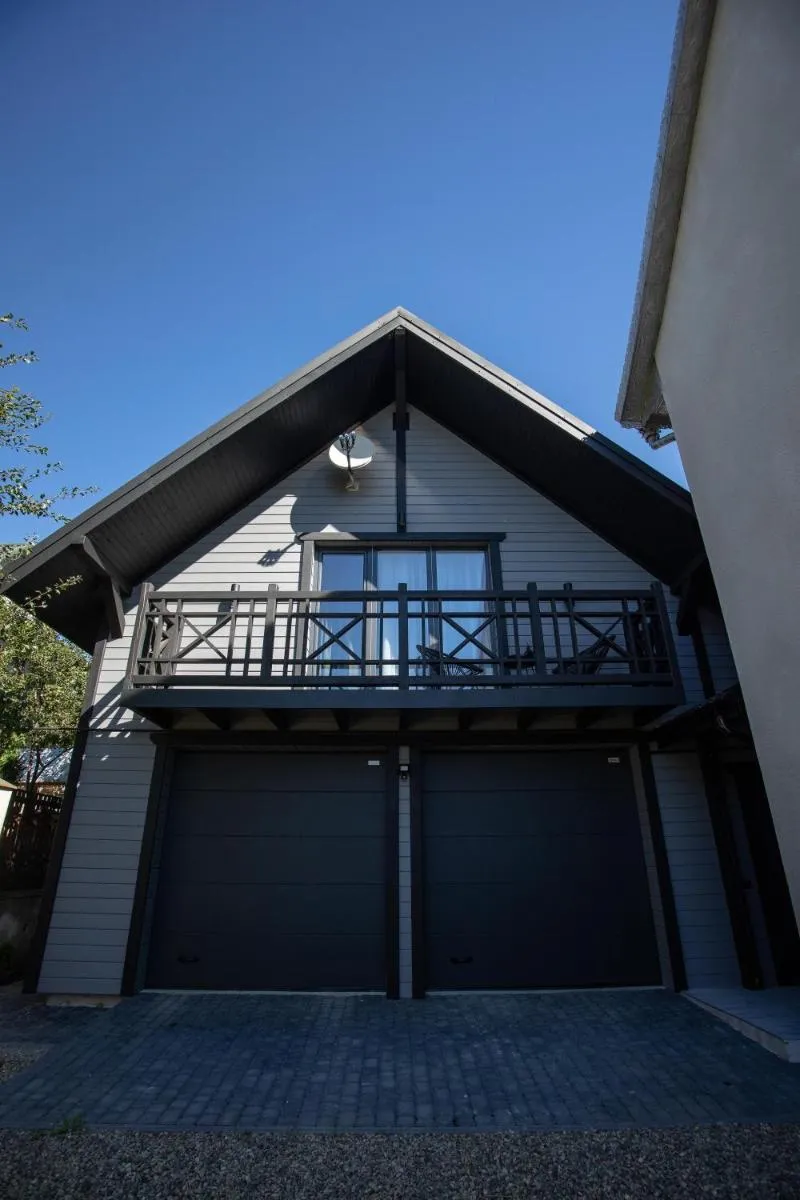 Image 4 of GARAGE