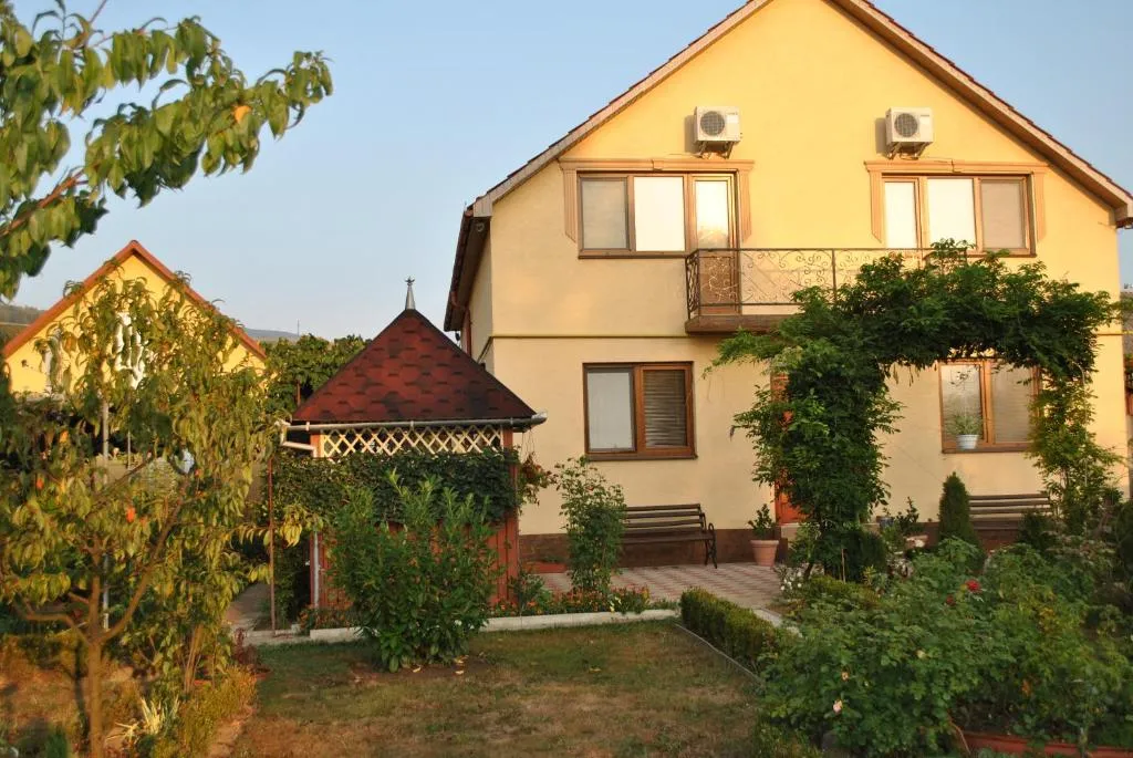 Image 1 of Квітковий двір