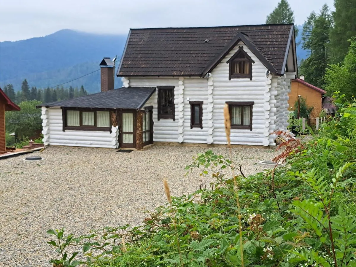 Image 7 of Mountain White House гостинний двір