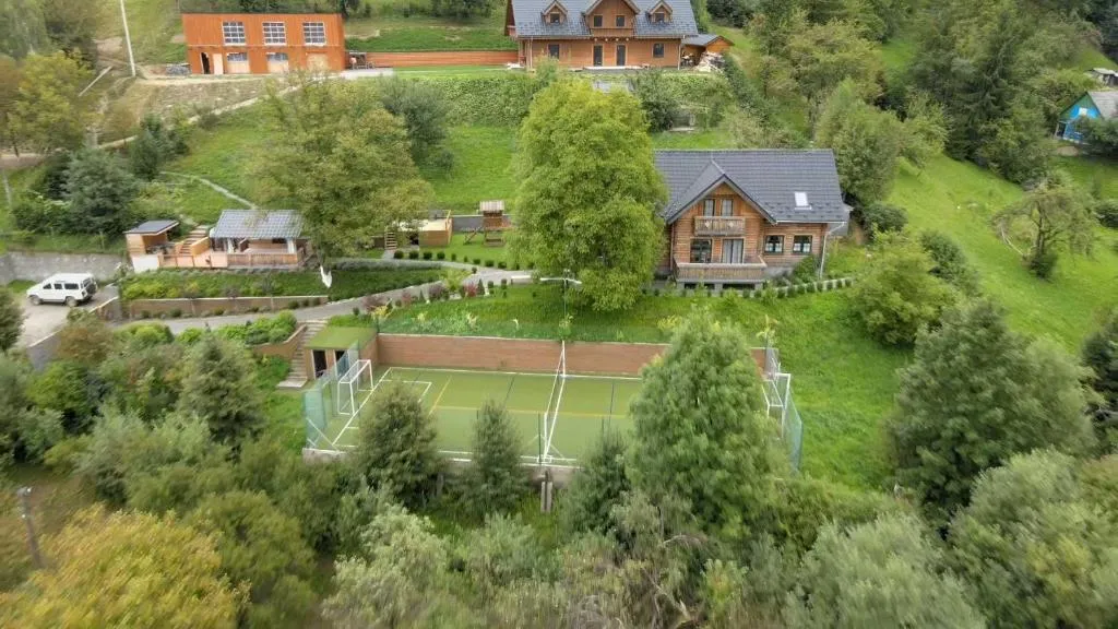 Image 1 of Rakhiv House